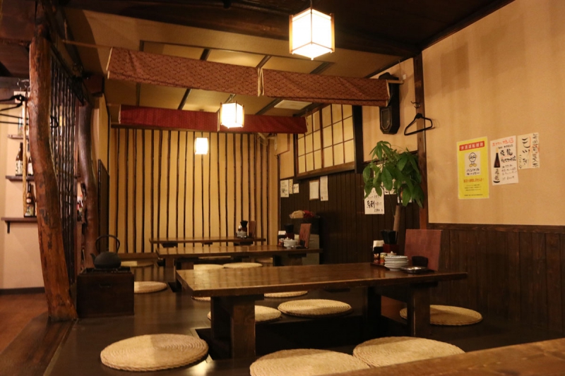 地鶏屋 よかろうもん