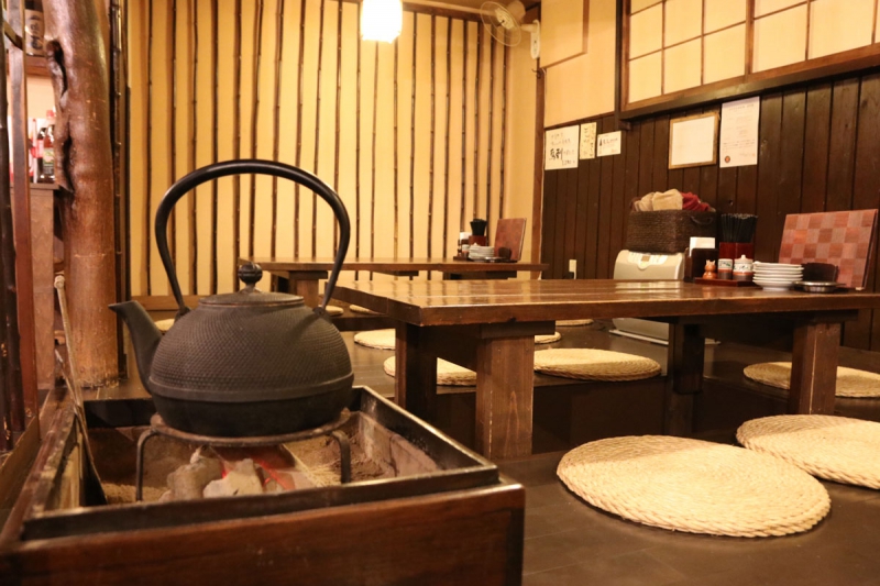 地鶏屋 よかろうもん