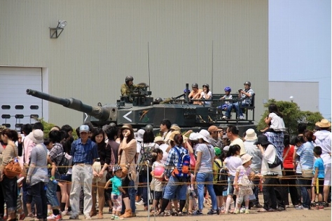 第1特科団創隊・北千歳駐屯地開庁記念行事