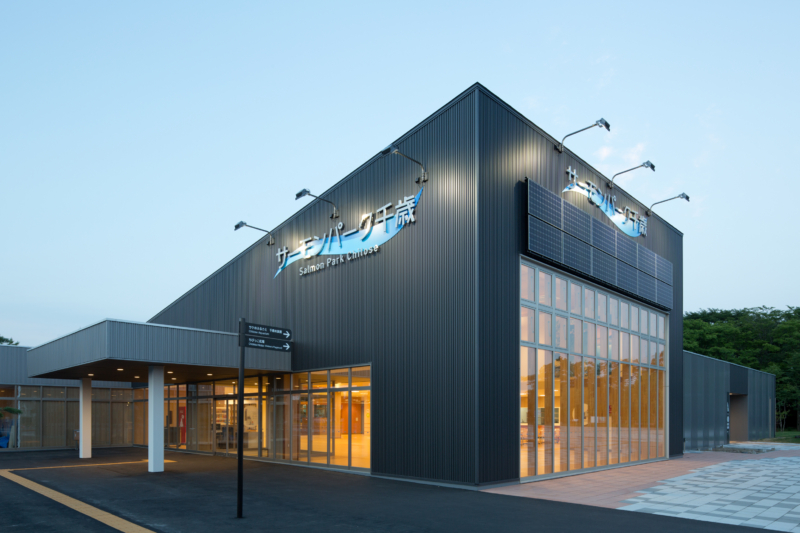 【11月30日】鈴木愛奈さん　サーモンパーク千歳１日駅長就任